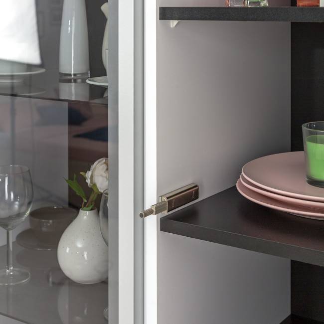 Горка для гостиной Сидней из шкаф-витрина 2 штуки и шкаф с ящиком 13.202 цвет белый/чёрный/МДФ белый глянец Горка для гостиной Сидней из шкаф-витрина 2 штуки и шкаф с ящиком 13.202 цвет белый/чёрный/МДФ белый глянец