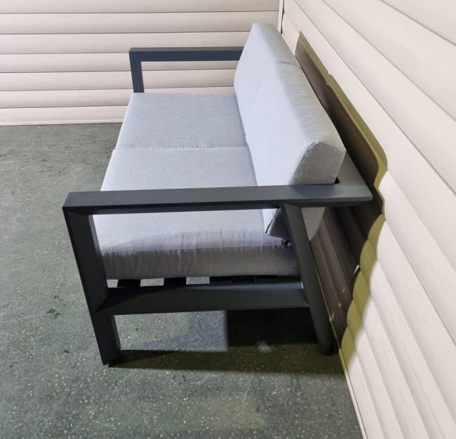 Диван двухместный Graphite из алюминия Диван двухместный Graphite из алюминия