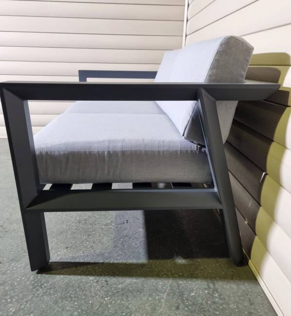 Диван двухместный Graphite из алюминия Диван двухместный Graphite из алюминия