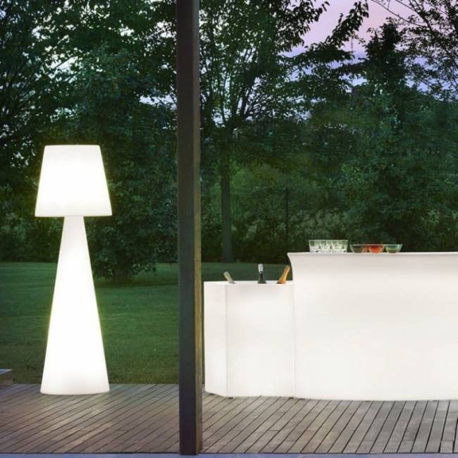 Торшер пластиковый уличный Pivot XL Lighting OUT белый Ø700х2100 мм Торшер пластиковый уличный Pivot XL Lighting OUT белый Ø700х2100 мм