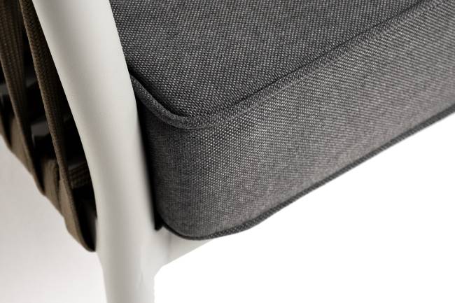 "Касабланка" диван 3-местный плетеный из роупа, каркас алюминий светло-серый (RAL7035) муар, роуп серо-коричневый 23мм, ткань серая 017 "Касабланка" диван 3-местный плетеный из роупа, каркас алюминий светло-серый (RAL7035) муар, роуп серо-коричневый 23мм, ткань серая 017